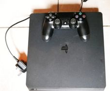 Sony PlayStation 4 PS4 500 GB (System Software 10.01)