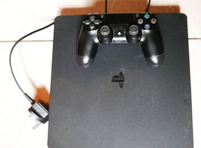 Sony PlayStation 4 PS4 500 GB (System Software 10.01)
