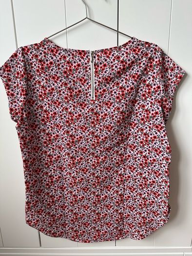 Only women ladies top, t-shirt, like new, immaculate condition, barely used