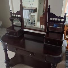 Victorian Mahogany Dressing Table