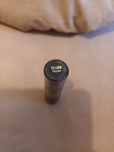 NYX  roll on shimmer  make up for eyes face or body