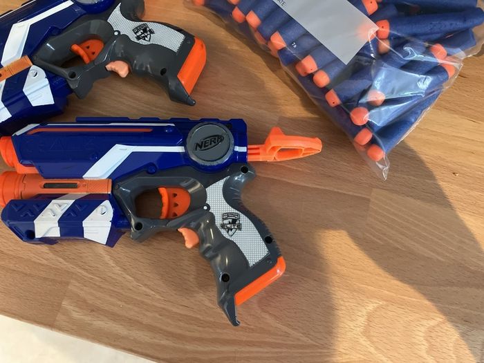 6 nerf guns, bullets and target