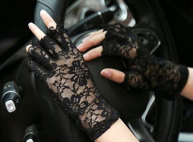 Retro Style - Black Lace Gloves