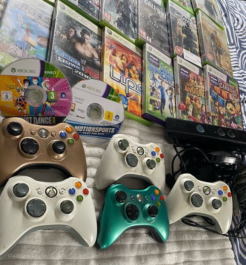 Xbox 360 Slim Bundle 5 Wireless Controllers, Kinect and 20+ Games