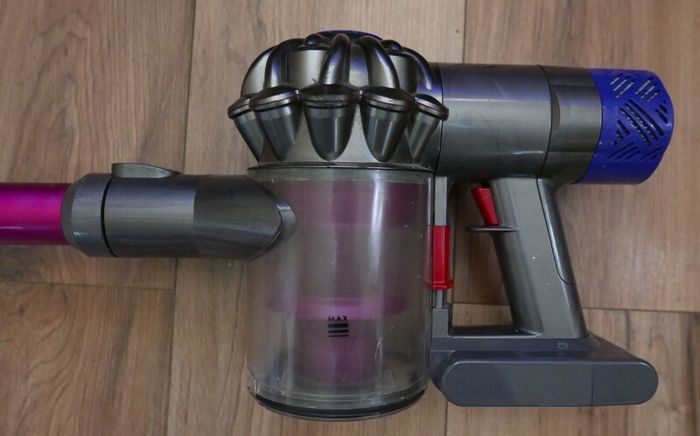 Dyson V6 Absolute NEW BATTERY works well