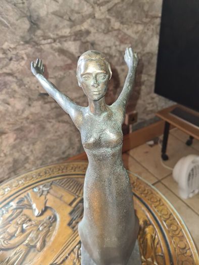 Jeanne Rynhart "Time Flies" nearest offer