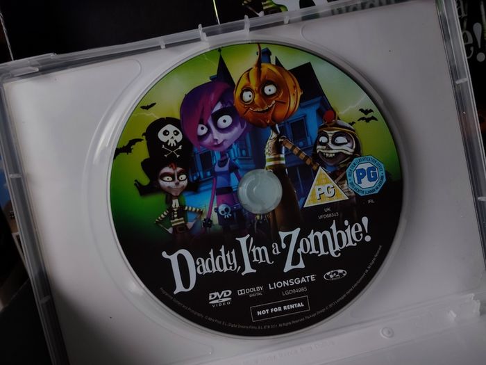 Daddy, I'm a Zombie + Daddy, I'm a Zombie 2 Dixie Saves The Day ! DVD ! 2012 !
