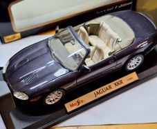 Maisto 1/18 Jaguar XKR (1998) Convertible Die-Cast Model Car - Special Edition