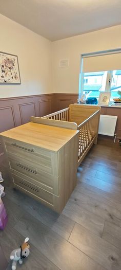 Baby Crib And Matching Drawers