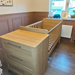 Baby Crib And Matching Drawers