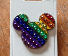 Disney pin Mickey mouse Pride