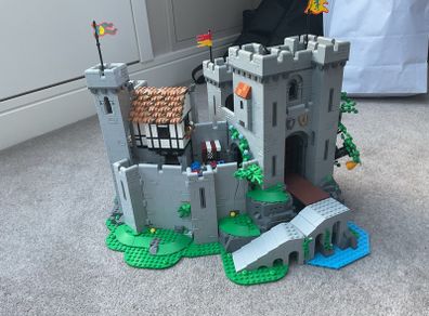 lego lion knights castle