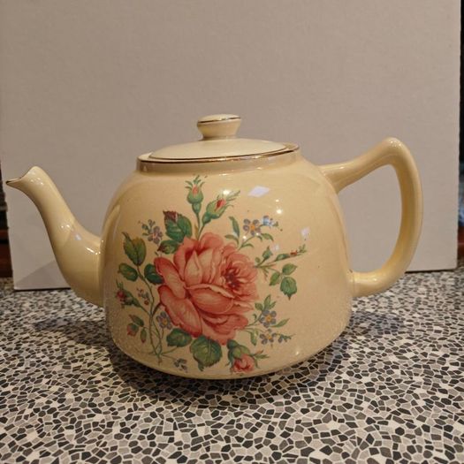 Vintage early 1930s 40s Arklow teapot