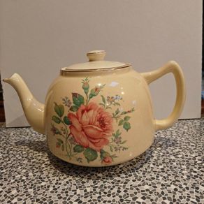 Vintage early 1930s 40s Arklow teapot