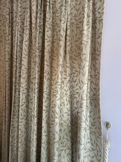 2 Sets of Curtains - 5ft Pole / 53.5 inch drop