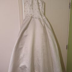 ivory wedding dress A-line