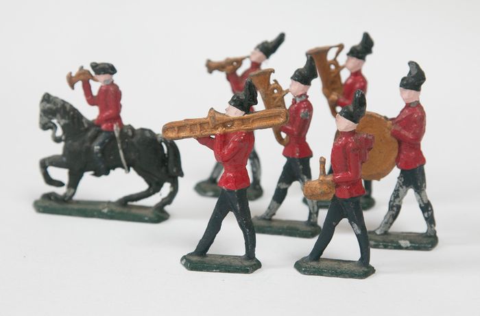 1930s lead soldier marching band