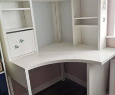 Corner desk