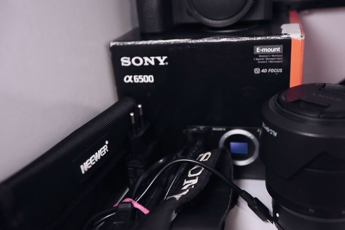 Sony a6500 & Sony FE 28-70mm OSS Lens , Full Kit, Box & 3 Batteries