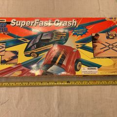 Matchbox Superfast Crash tracks. In box, all parts. Nothing missing. Box in excellent condition. 1996. Relive the great memories.....