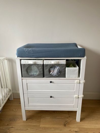 baby change table