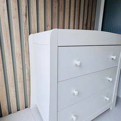 Mamas and Papas changing table
