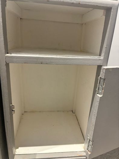 2 free lockers