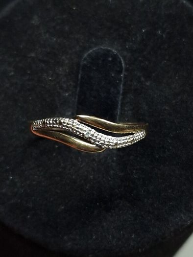 Vintage 9ct Gold Delicate Crossover Ring