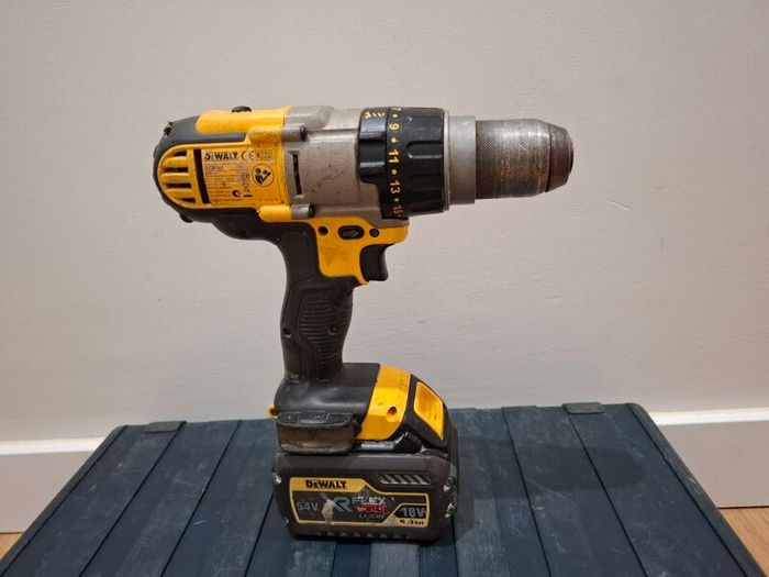 Dewalt powerful drill DCD985 with 6 AH battery