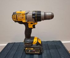 Dewalt powerful drill DCD985 with 6 AH battery