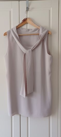 COS top L sz 14-16 light beige perfect condition