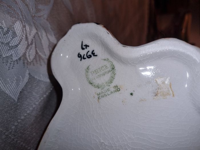 Large English Ceramic Pottery Hound Dog