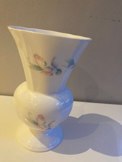 Aynsley Little Sweetheart vase