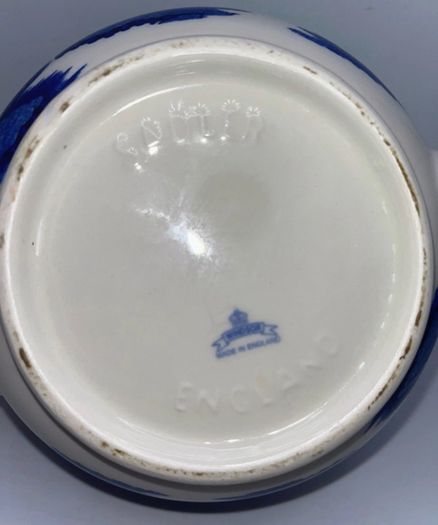 Vintage blue willow tea pot by Sadler England