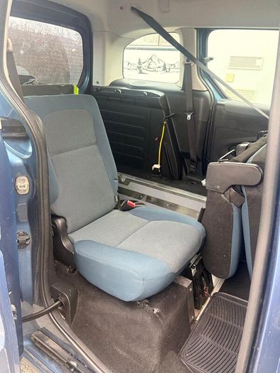 132 Peugeot partner tipee wheelchair accessible