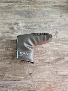 Scottie Cameron putter headcover