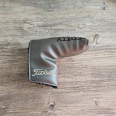 Scottie Cameron putter headcover