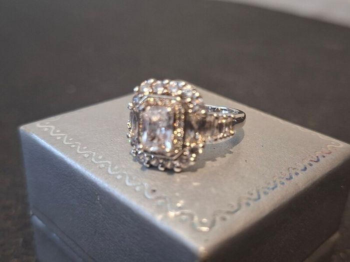 Nice 925 Sterling Silver Ladies Cocktail Ring