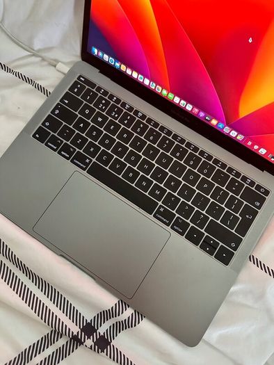 MacBook Pro 13" (2017)  256GB SSD barely used