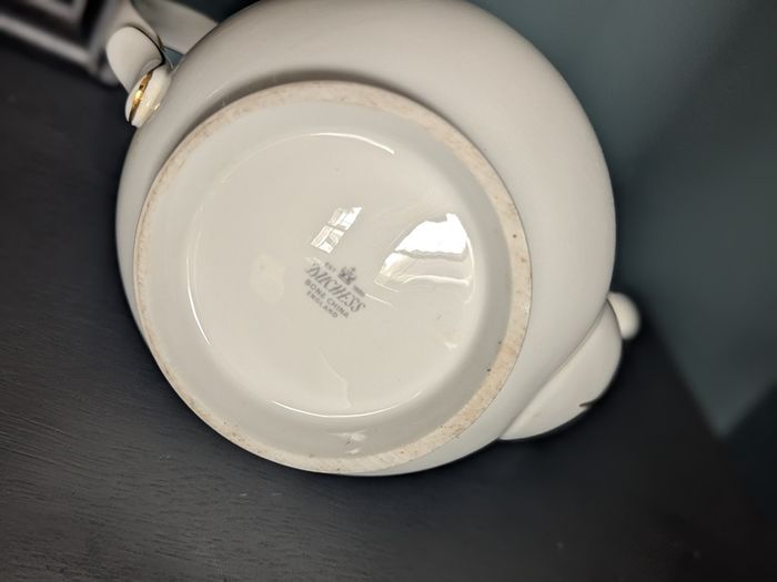 White and gold porcelain coffee pot