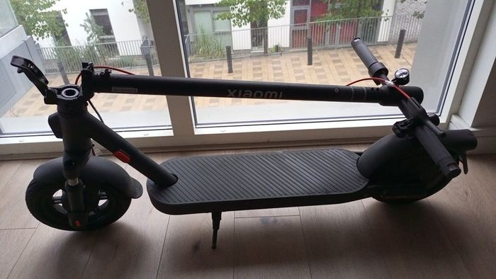 Xiaomi Elite Scooter (With Charger)