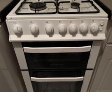 Freestanding gas cooker - white