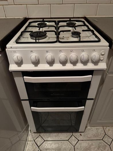 Freestanding gas cooker - white