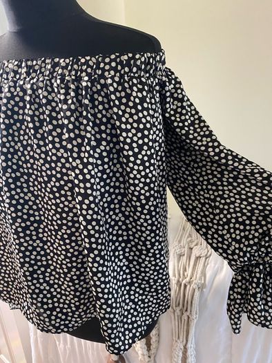 Off the Shoulder Spotty Top Size Medium
