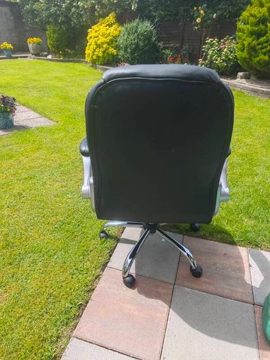 Executive office chair