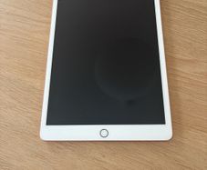 8th Gen IPad 64gb