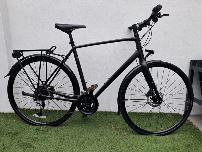 Trek FX3 Hybrid Bike Bicycle Barely Used