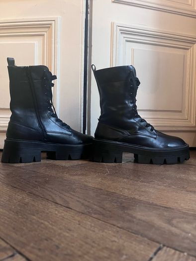 Black boots size 11