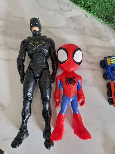 Spiderman action figures and vehicles