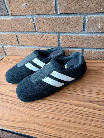 Gents comfort line slippers size 10.